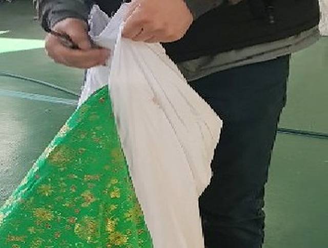원앙솜틀집 솜트는 과정 1단계 — 겉커버와 속지를 분리합니다